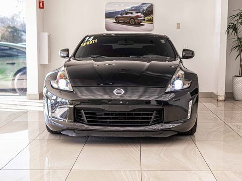 Used 2014 Nissan 370Z Base w/ Sport Package image 2