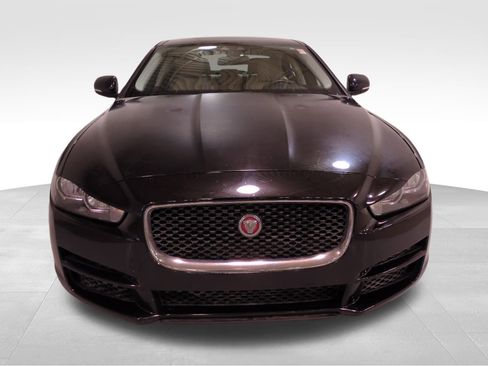 Used 2018 Jaguar XE Premium image 9