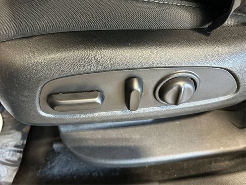 Used 2019 Chevrolet Blazer LT FWD image 17
