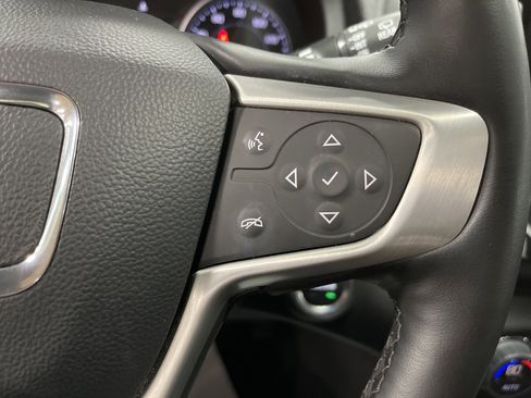 Used 2024 GMC Terrain SLT image 19