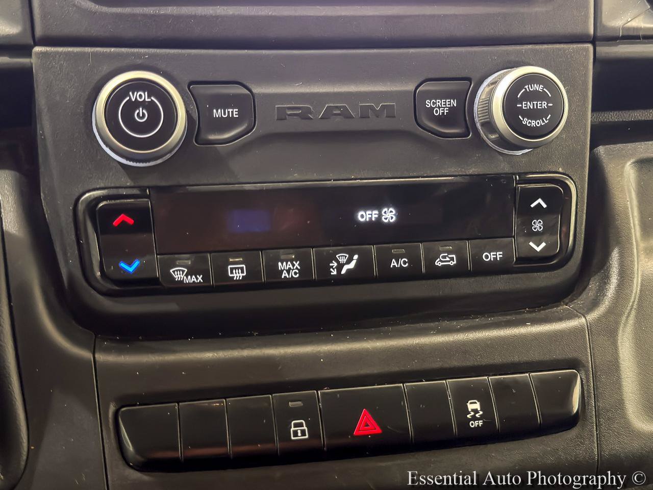 Used 2024 RAM ProMaster 2500 w/ Convenience Group FWD image 18