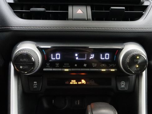 Used 2025 Toyota RAV4 XLE FWD image 20