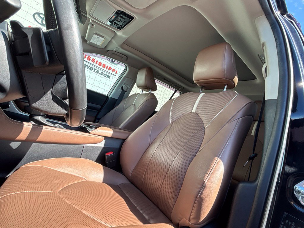 Used 2024 Toyota Grand Highlander AWD image 11