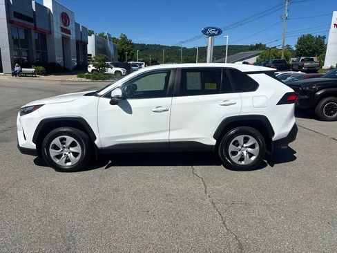 Used 2024 Toyota RAV4 LE AWD/4WD image 4