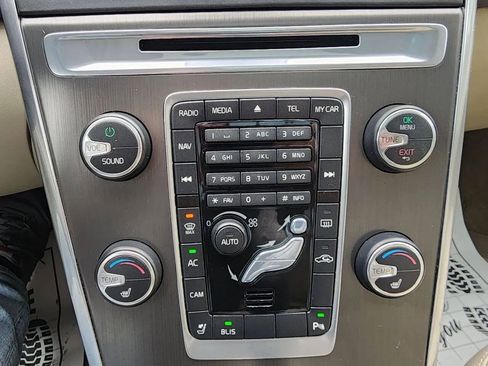 Used 2015 Volvo XC60 T6 Platinum image 24