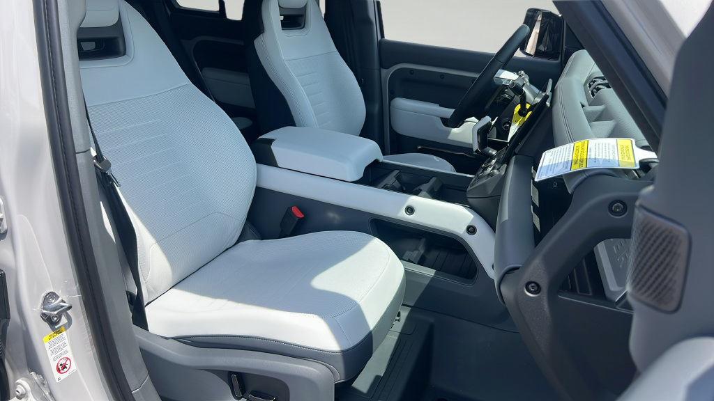 New 2026 Land Rover Defender 110 AWD/4WD image 19