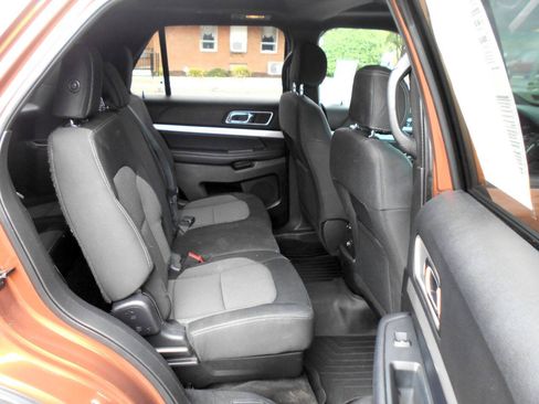 Used 2017 Ford Explorer XLT w/ Equipment Group 201A AWD/4WD image 20