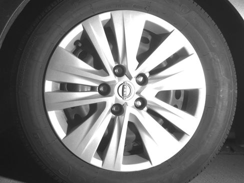 Used 2025 Nissan Sentra S image 12