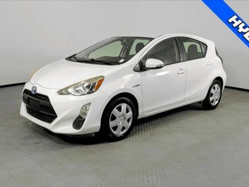 Used 2016 Toyota Prius C Two image 2