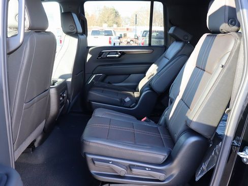 New 2026 Chevrolet Suburban High Country image 24