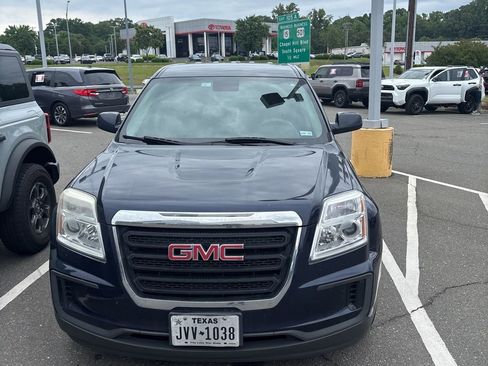 Used 2017 GMC Terrain SLE FWD image 1