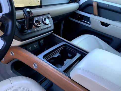 Used 2020 Land Rover Defender 110 SE image 14