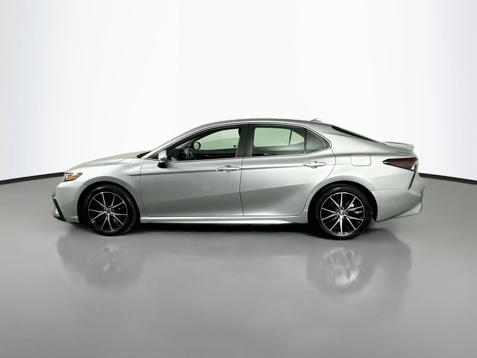 Certified 2023 Toyota Camry SE w/ Cold Weather Package FWD image 4