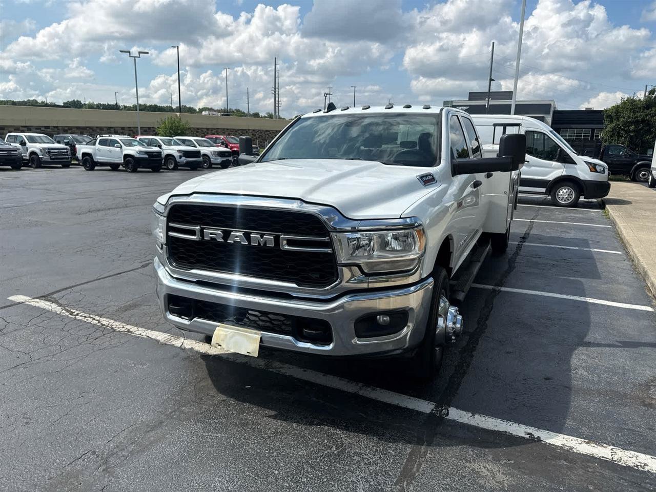 Used 2022 RAM 3500 Tradesman w/ Chrome Appearance Group AWD/4WD image 4