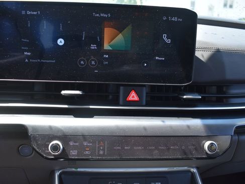 Used 2025 Kia Carnival FWD image 19