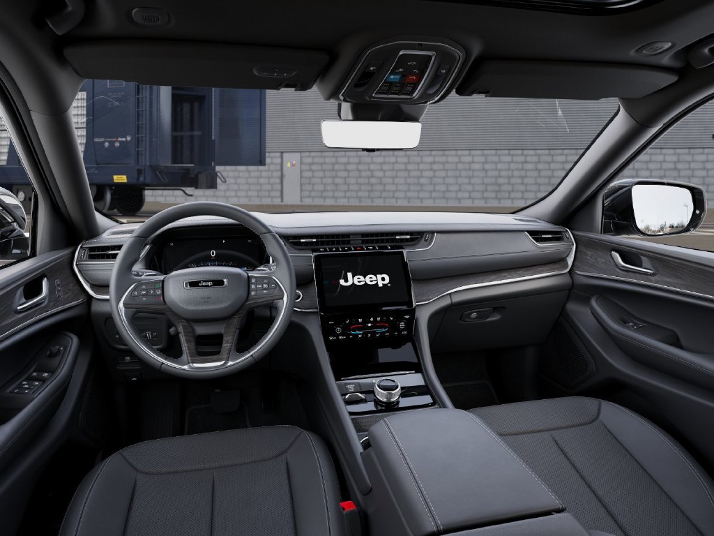 Used 2025 Jeep Grand Cherokee L Limited w/ Luxury Tech Group II AWD/4WD image 15