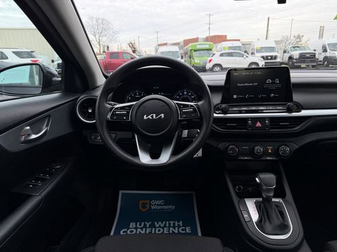 Used 2023 Kia Forte LXS w/ LXS Technology Package FWD image 16