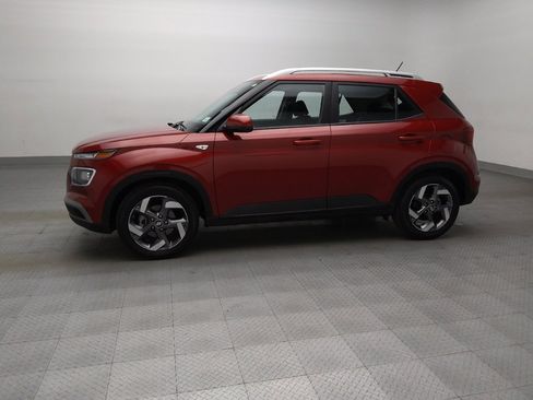 Used 2025 Hyundai Venue SEL FWD image 2