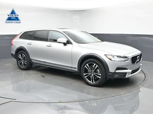 Used 2018 Volvo V90 T5 Cross Country w/ Plus Package AWD/4WD image 1