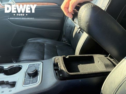 Used 2011 Jeep Grand Cherokee Overland AWD/4WD image 24