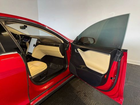 Used 2013 Tesla Model S Performance RWD image 23