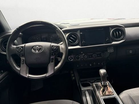Used 2019 Toyota Tacoma TRD Sport AWD/4WD image 10