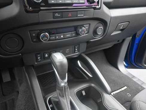 Used 2024 Nissan Frontier SV w/ SV Convenience Package RWD image 16