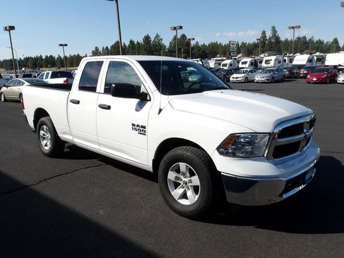 Used 2024 RAM 1500 Classic SLT image 7
