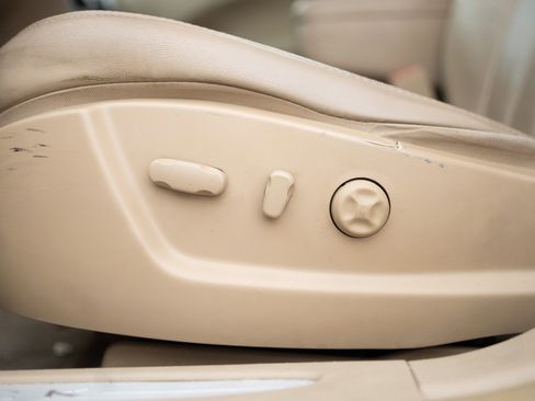 Used 2011 Buick Lucerne CXL image 9