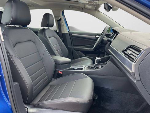 Certified 2023 Volkswagen Jetta SE w/ Panoramic Sunroof Package FWD image 9
