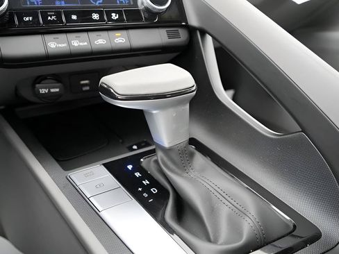 Certified 2025 Hyundai Elantra Sport FWD image 29