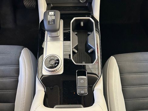 New 2026 Mitsubishi Outlander SE image 17