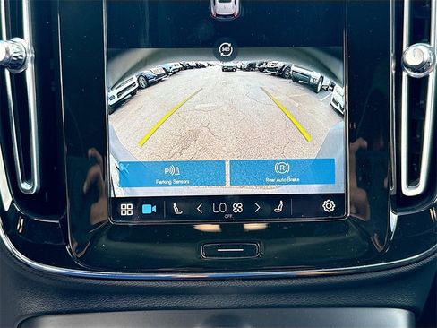 Used 2023 Volvo XC40 Recharge Plus image 15