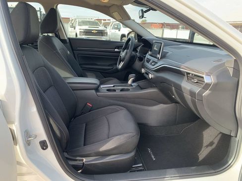 Used 2025 Nissan Altima 2.5 SV FWD image 26