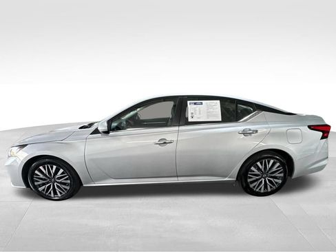 Used 2023 Nissan Altima 2.5 SV FWD image 8