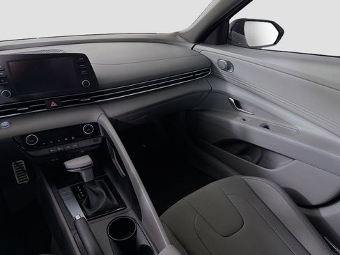 Used 2025 Hyundai Elantra Sport image 24