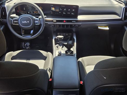 Certified 2025 Kia Sorento LX image 13