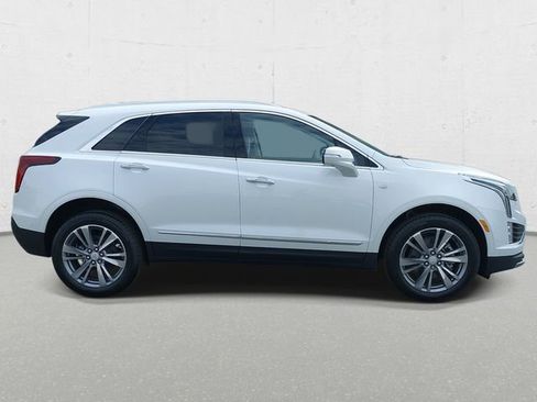Used 2025 Cadillac XT5 Premium Luxury w/ Technology Package AWD/4WD image 4