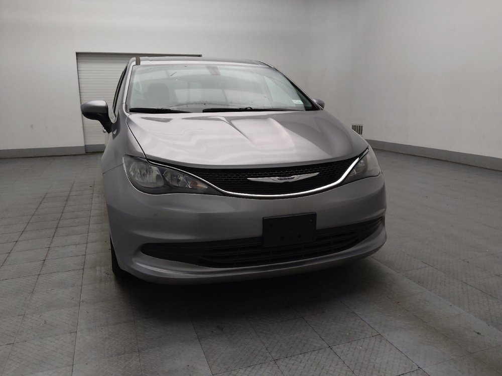 Used 2020 Chrysler Voyager LX FWD image 14