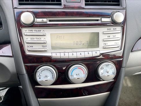 Used 2011 Toyota Camry LE w/ LE Extra-Value Pkg FWD image 18