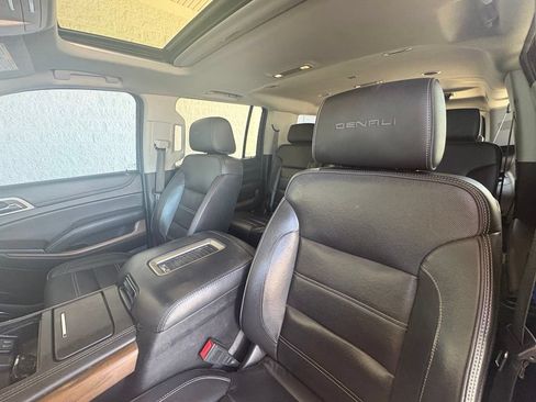 Used 2020 GMC Yukon XL Denali w/ Denali Premium Package AWD/4WD image 2