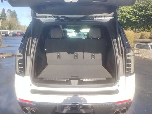 Used 2025 Chevrolet Suburban Premier image 11