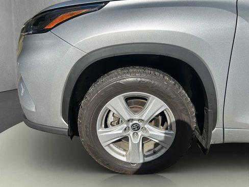 Used 2022 Toyota Highlander LE image 24