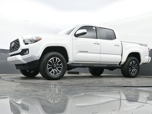 Used 2021 Toyota Tacoma TRD Sport w/ Technology Package AWD/4WD image 29