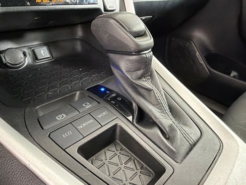 Used 2022 Toyota RAV4 XLE FWD image 30