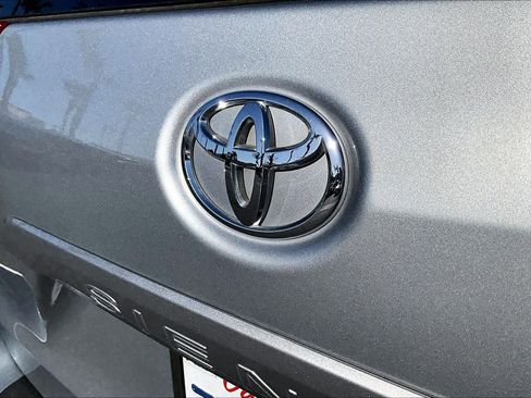 Used 2017 Toyota Sienna XLE FWD image 29