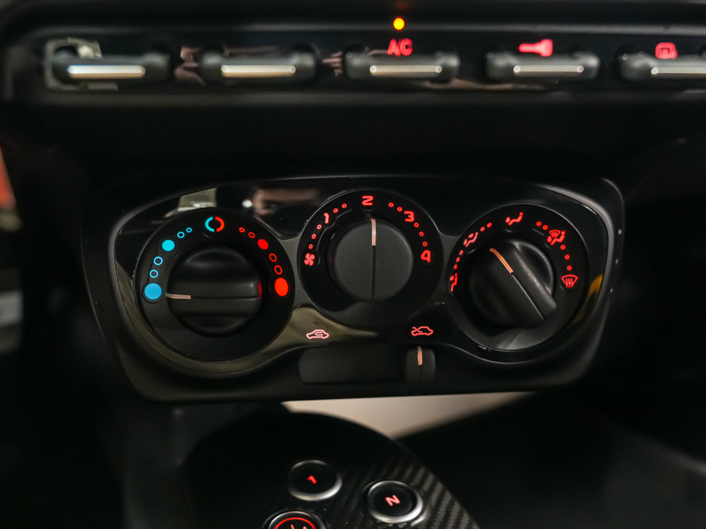 Used 2015 Alfa Romeo 4C Launch Edition w/ Convenience Group RWD image 19
