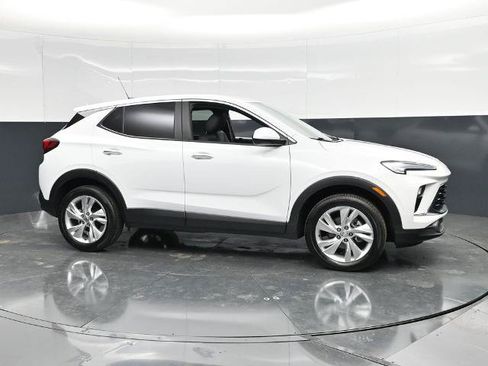 Used 2025 Buick Encore GX Preferred AWD/4WD image 3