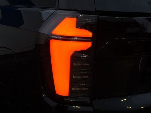 New 2026 Chevrolet Suburban High Country image 36