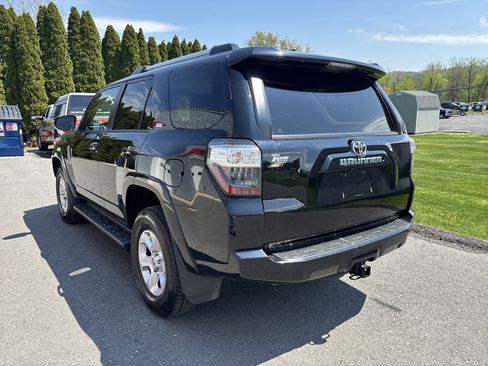 Used 2020 Toyota 4Runner SR5 AWD/4WD image 6